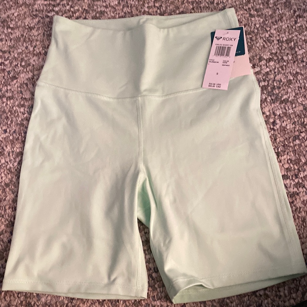 green roxy biker shorts. size small. new.